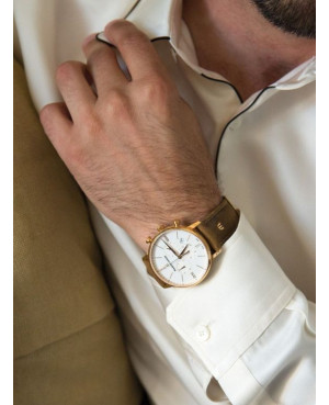Zegarek został wyposażony w system szybkiej zmiany pasków, dzięki czemu właściciel może samodzielnie kreować jego wygląd
